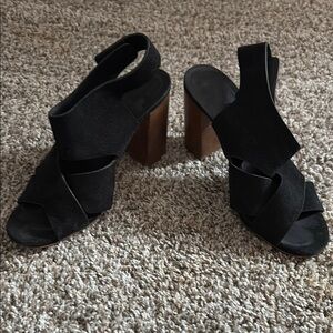 Vince Black Heeled Sandals with Modern Design